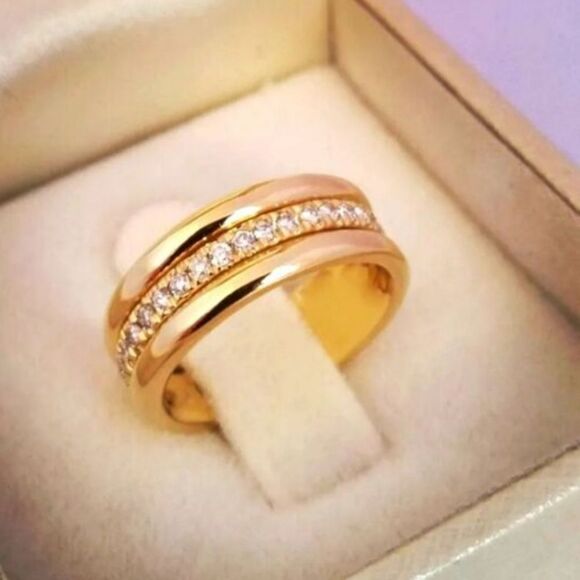 18K Bright Yellow Gold Diamond Wedding / Cocktail Ring on Titanium - Picture 1 of 6